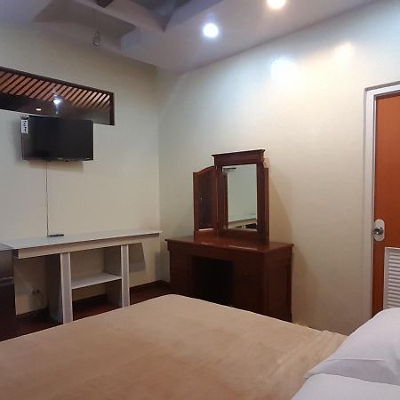 Mactan Breeze - Airport Bed And Breakfast マクタン エクステリア 写真