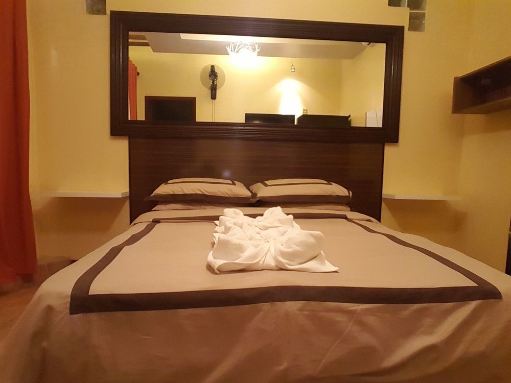 Mactan Breeze - Airport Bed And Breakfast マクタン エクステリア 写真